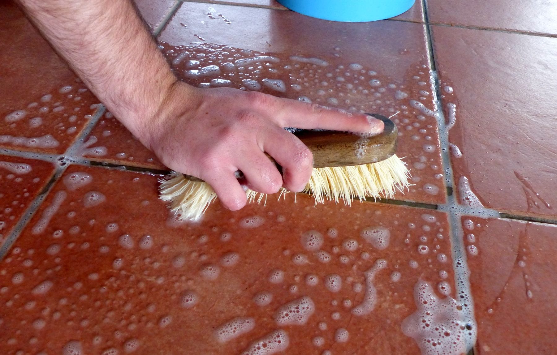 Comment rénover les joints d’un carrelage sans enlever l’ancienne couche