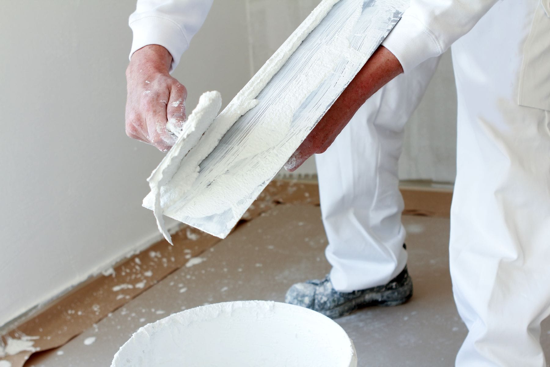 Vieux murs de plâtre : comment les remettre à neuf